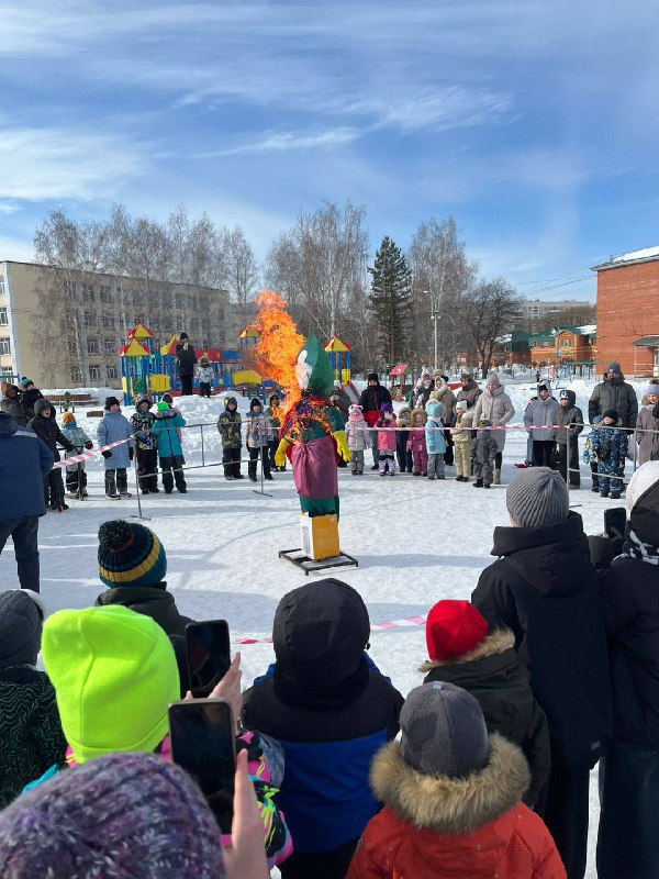 «Масленица идёт — блин да мёд несёт»